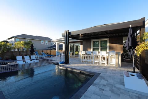 Luxury Beach Retreat - Resort Style Pool Area