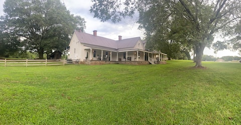 *Designer Farmhouse* - Charm & Comfort