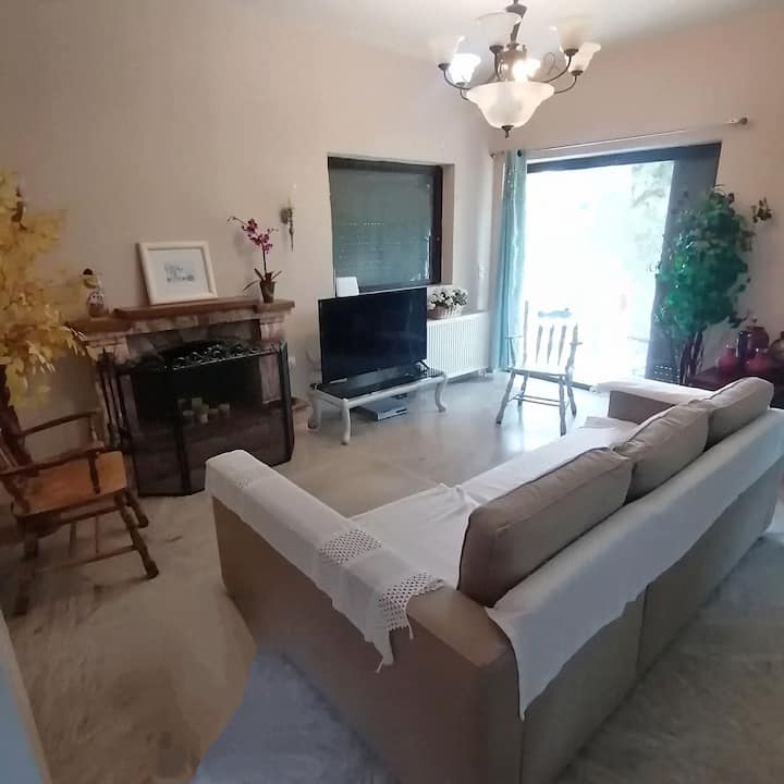 Peloponneseguesthouse*12–15pax*main Home+studio - Griechenland