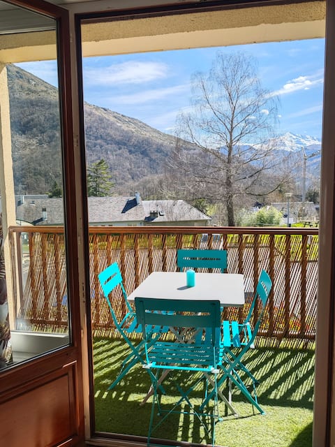 Nature escape facing the mountains