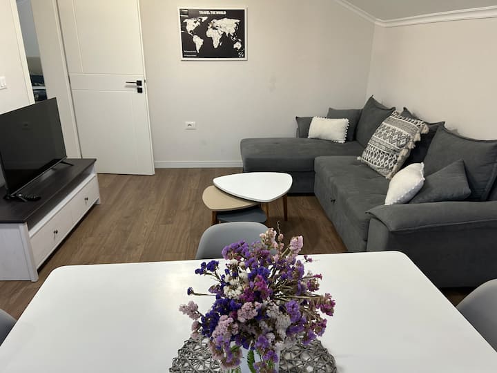Cozy 2br Apt + Garden + Parking - Tirana