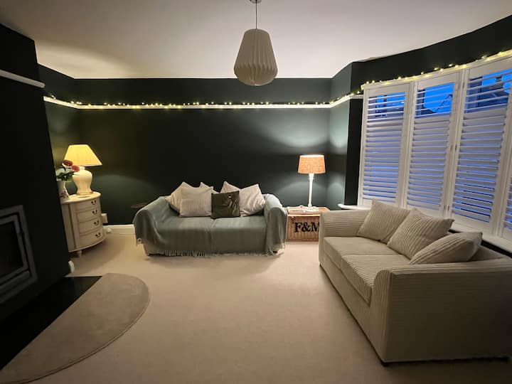 4 Bedroom Detached House Sleeps 7 - Ipswich