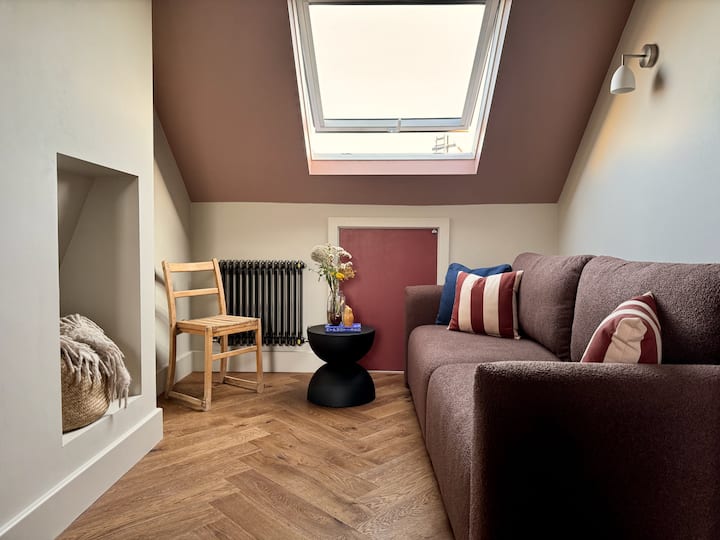New, Bold & Beautiful Loft Apartment - E11 - Stratford