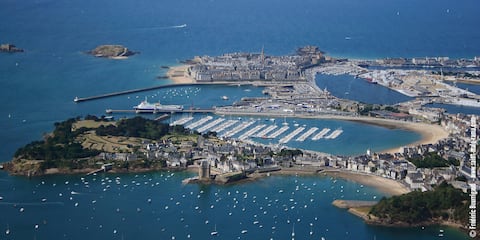 St Malo 15 min and 10 min from Dinard