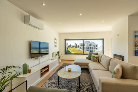 Top Airbnb: Silver Coast Beach Villa-Luxury Pool and OceanView em Lourinhã