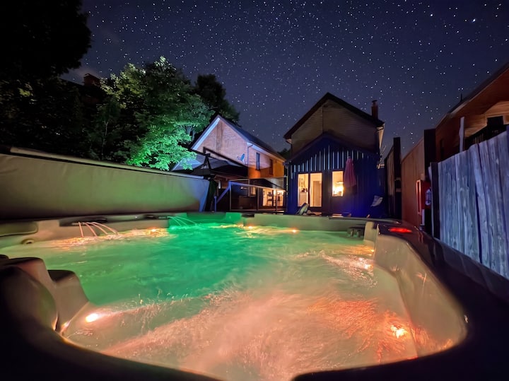 Hot Tub, Newly Updated, Near DT, Free parking | TS