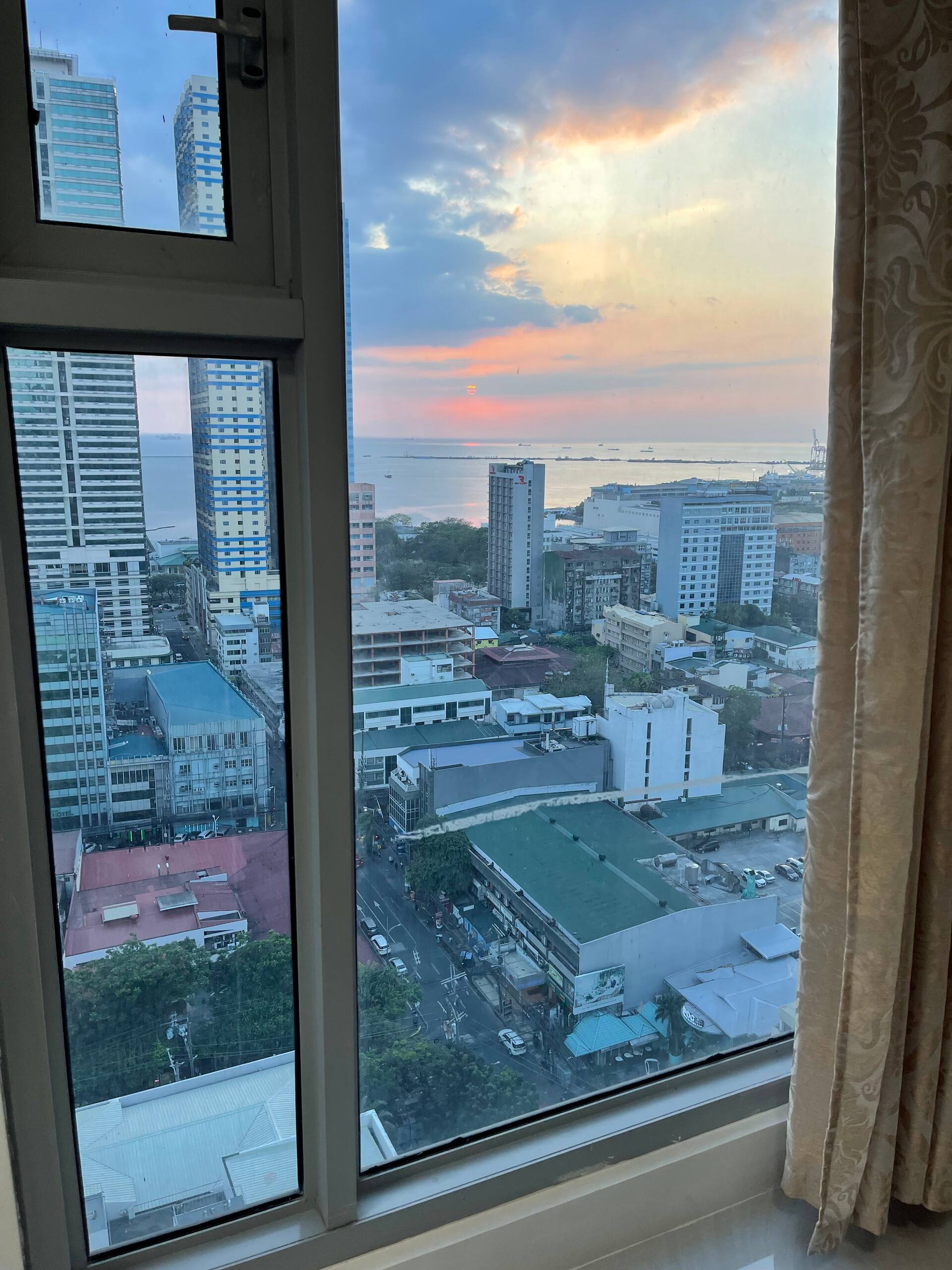 Condo near UP Manila SLEMC & US Embassy in Ermita — photo 2
