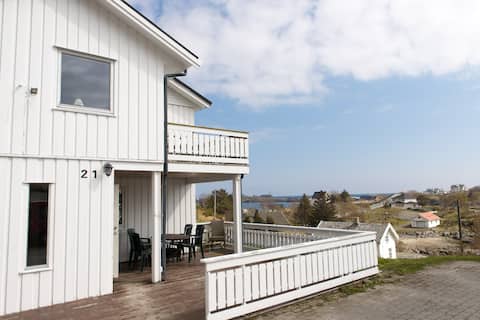 White house above Lisebo