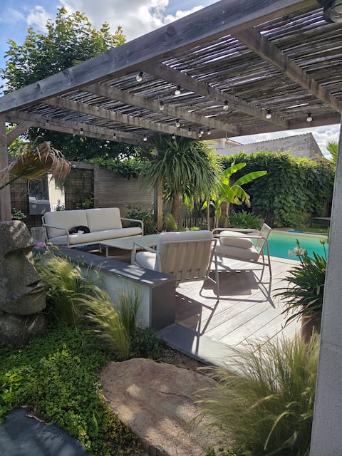 Cozy house with pool