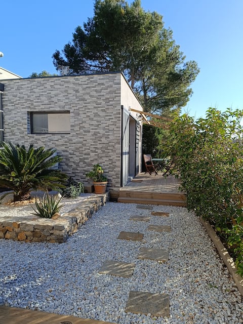 Quiet terrace studio