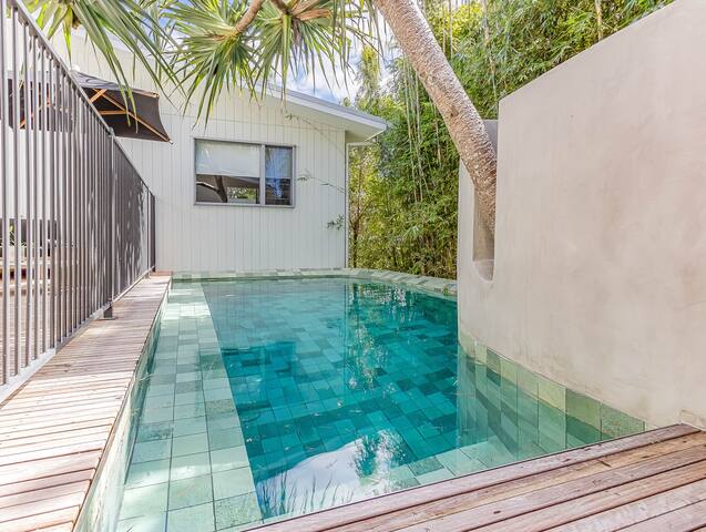 Seascapes- Beachside & Poolside Luxe gallery image 3