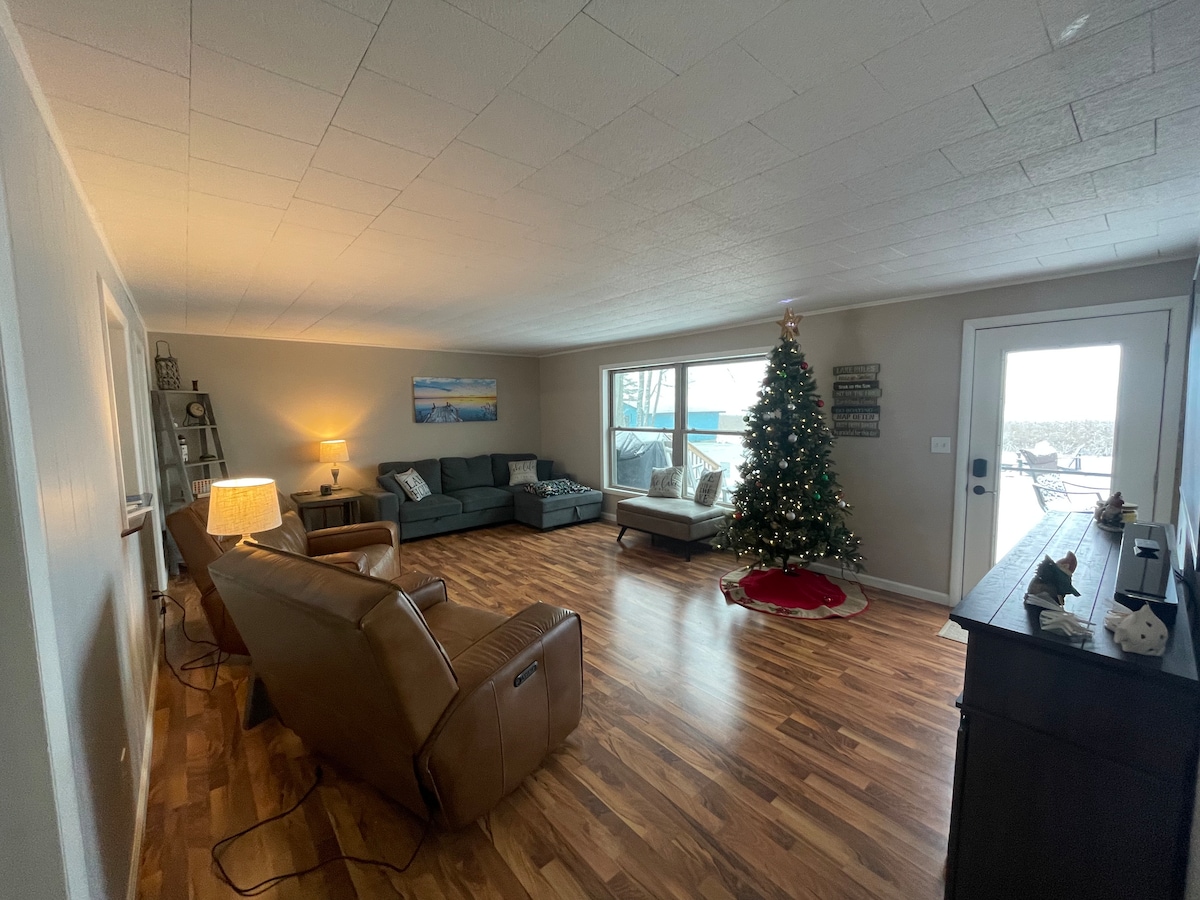 Irishman's Retreat Year round escape to the lake Houses for Rent in Posen, Michigan, United