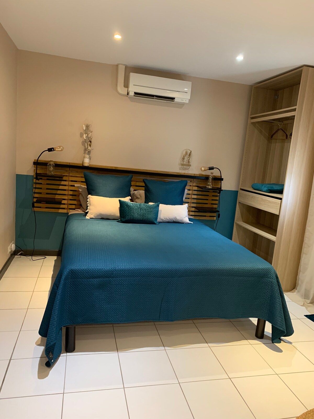 Ambienti i dhomës së gjumit