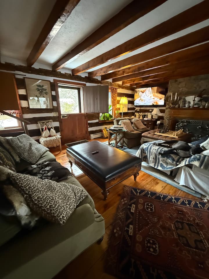 Rustic Log Cabin Bed And Bath - Purcellville, VA