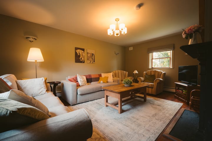 Longford Holidays Blue Sky Self Catering Cottage - Longford