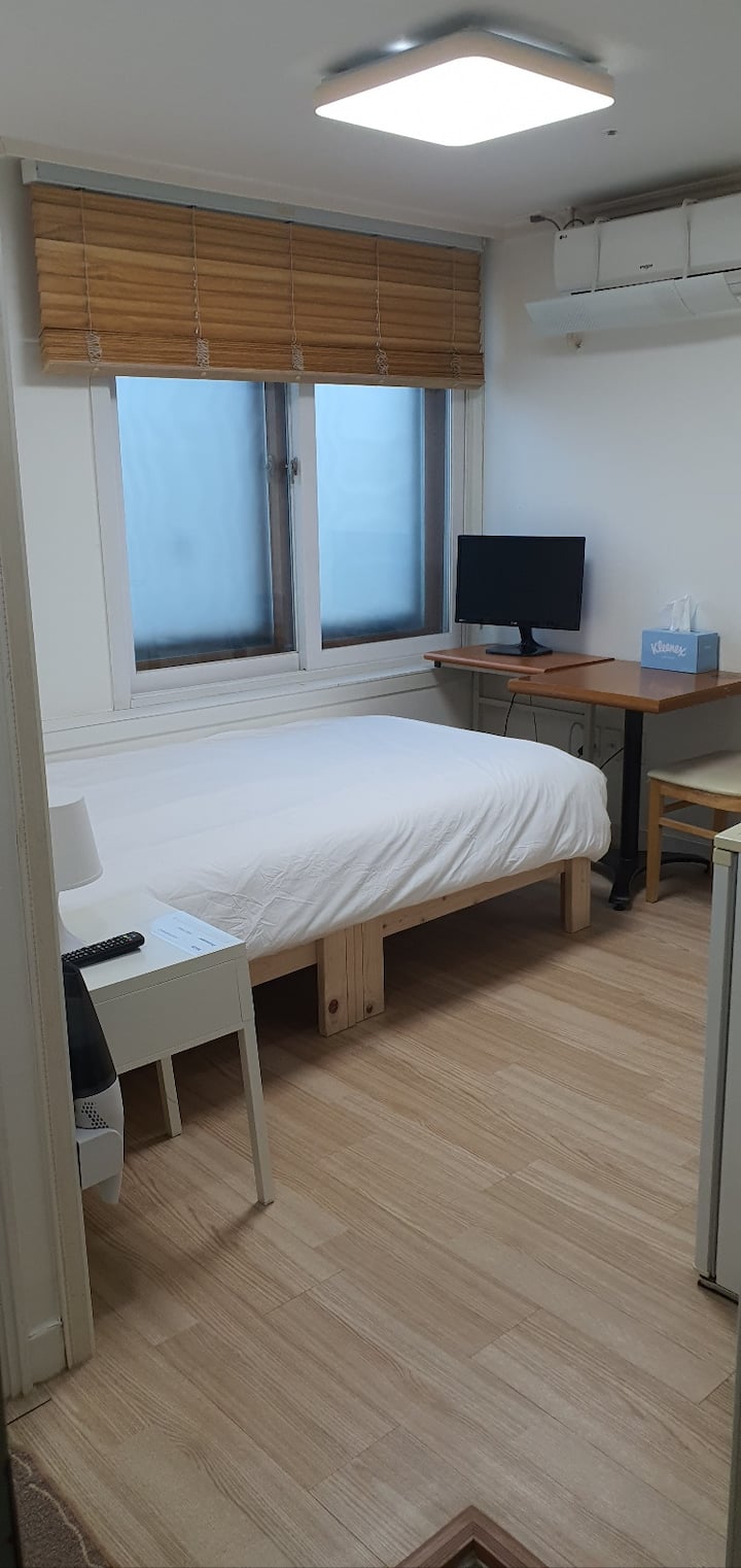 Ambienti i dhomës së gjumit