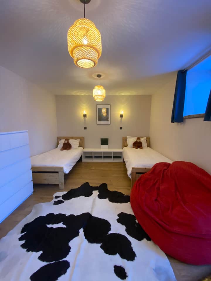 Veľká spálňa s oddelenými posteľami a priamym prístupom von