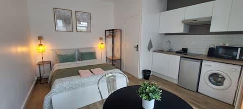 Top Airbnb: Studio Julia 10 min Paris Metro 8 Ecole Veterinaire in Alfortville