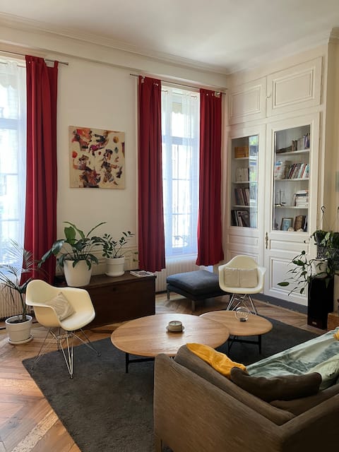 Popular Airbnb listing: Large family apartment Downtown Very quiet in Lyon 2e Arrondissement