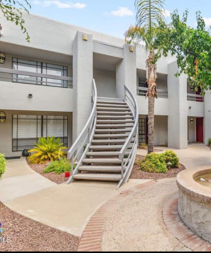 Luxury Biltmore Condo • Pool, Gym, and Restaurants - Apartments