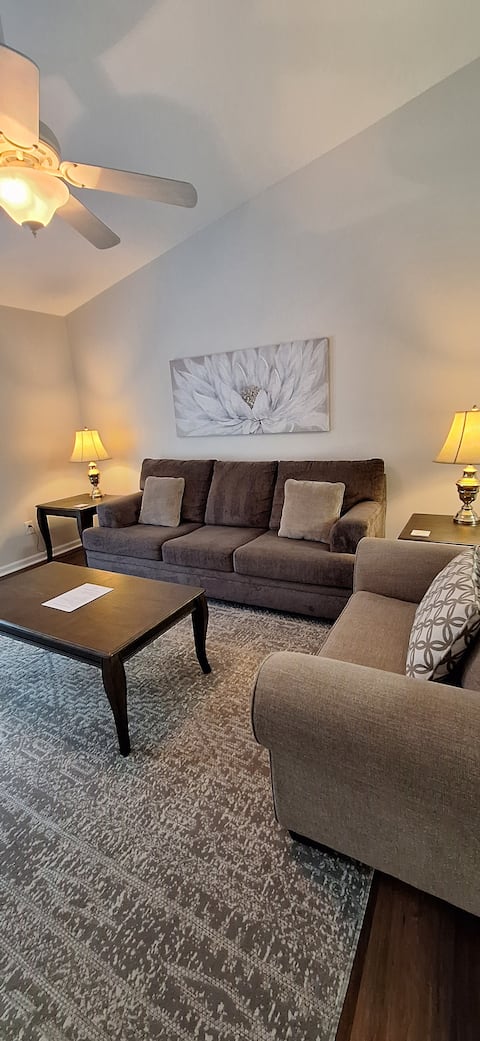 Successful Airbnb property: Renovated 2 BR/2 B Townhouse Cozy & Clean in Florence