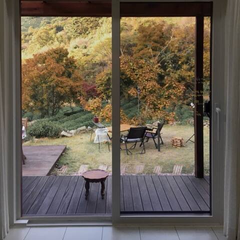 A pretty and clean emotional guesthouse where you can enjoy green tea fields and fire holes, a trip 