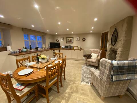 Cosy quirky spacious cottage