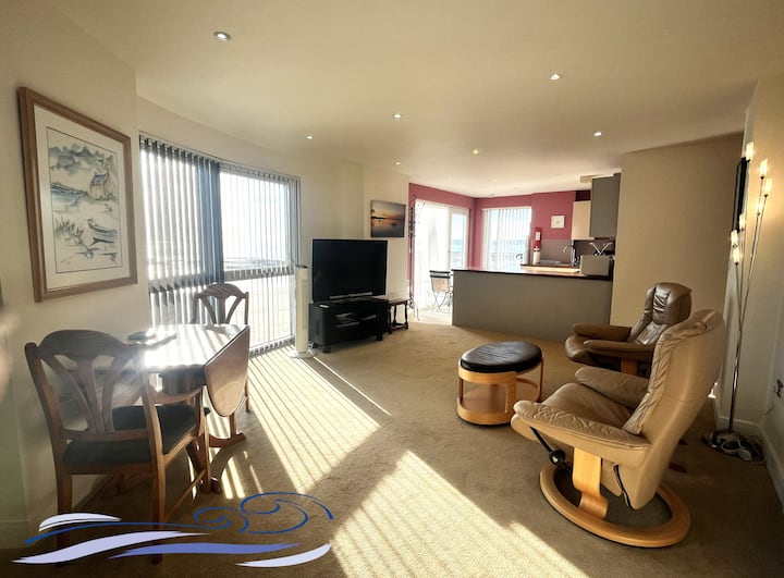 One-bedroom, Seafront Apartment With Balcony - Swansea
