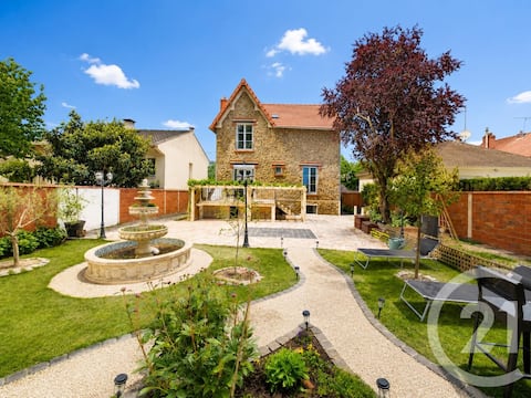 Villa for 10 people with Large Garden, Paris CDG