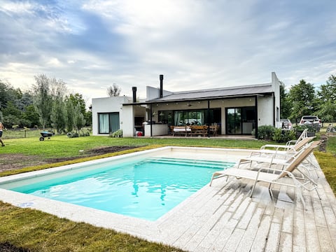 House with Pileta, Parrilla y Gran Jardín
