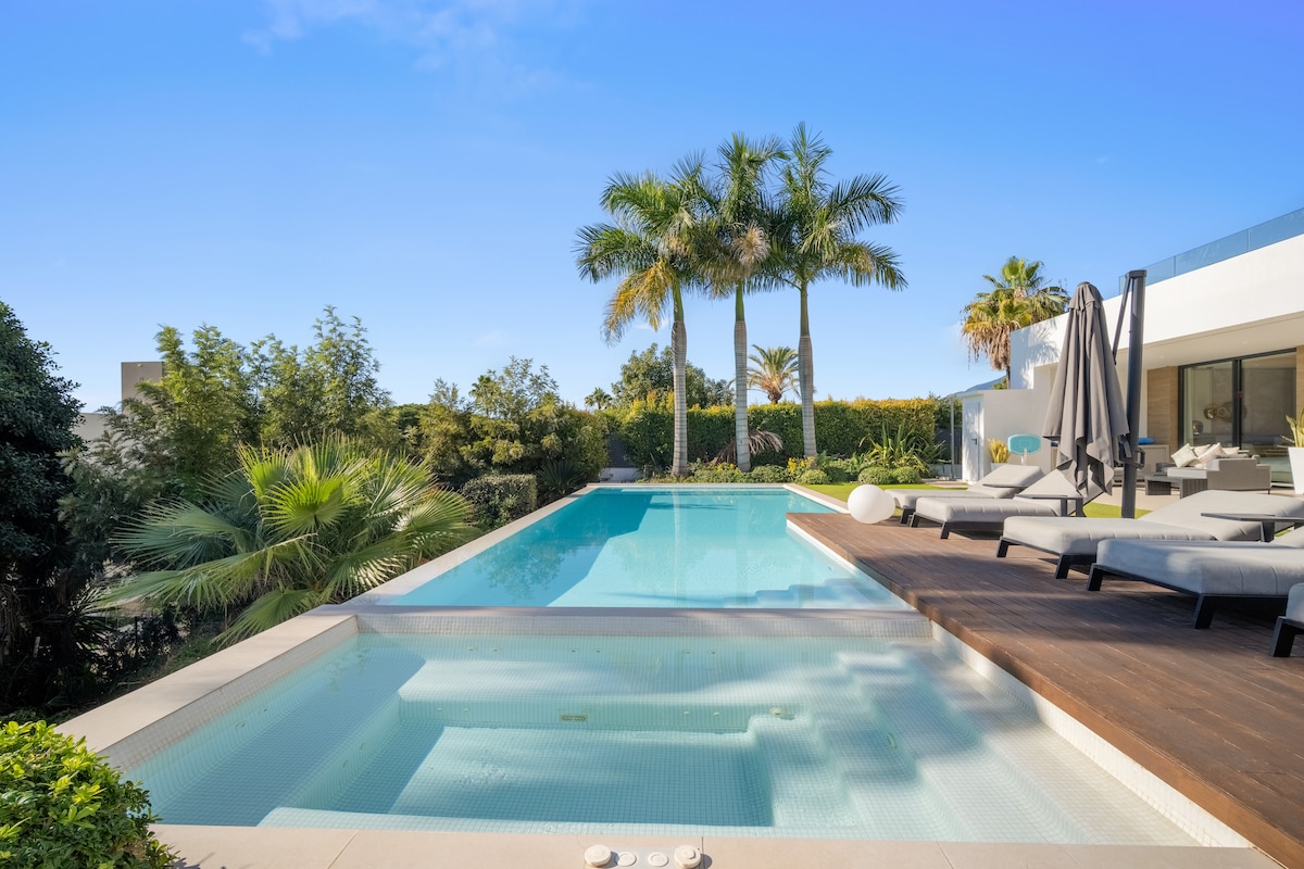 Villa Sierra Blanca 8 Hab, Sea Views, Pool, Gym 2