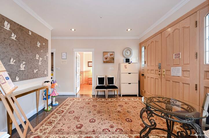 Luxurious rooms in the heart of Vancouver gallery image 4