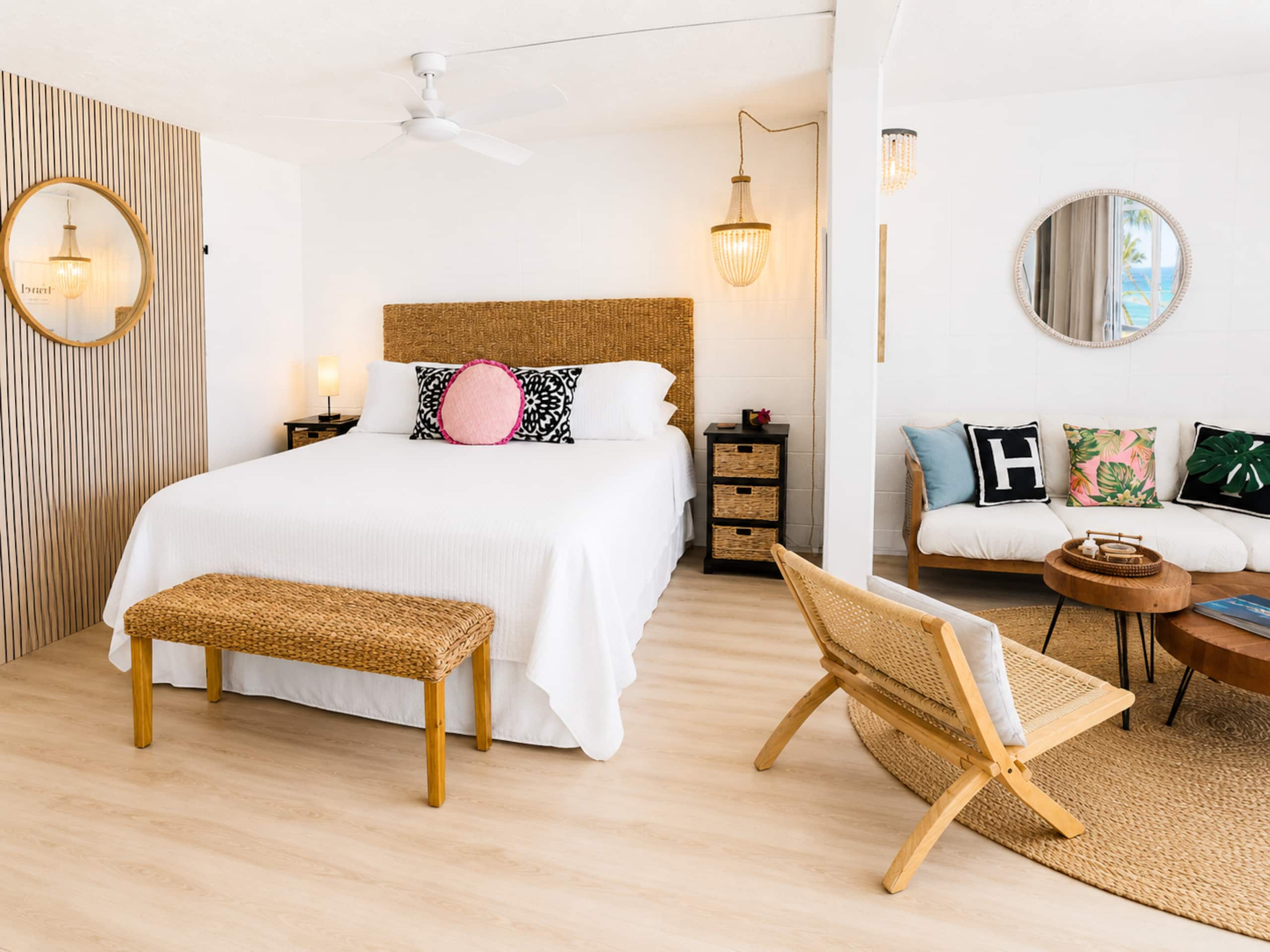 Boutique oceanfront Condo Studio Aug/Sep specials  - Image 13