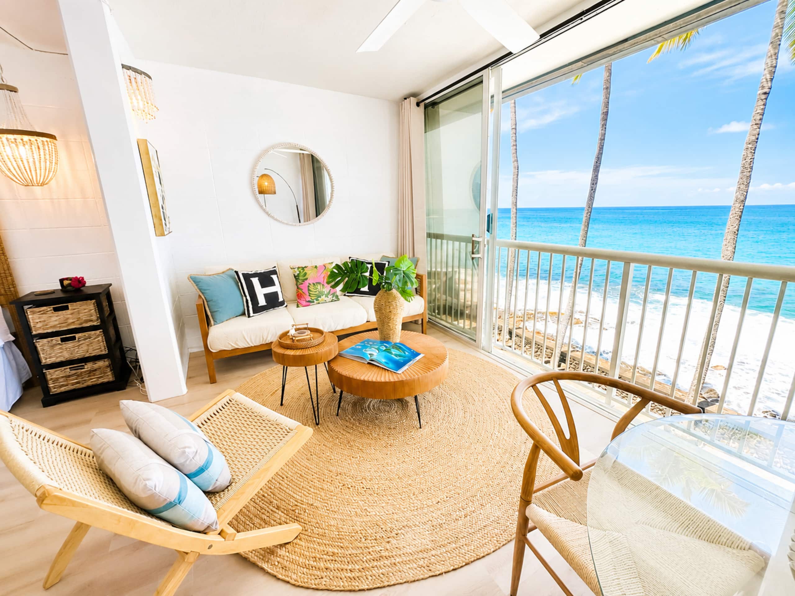 Boutique oceanfront Condo Studio Aug/Sep specials  - Image 4
