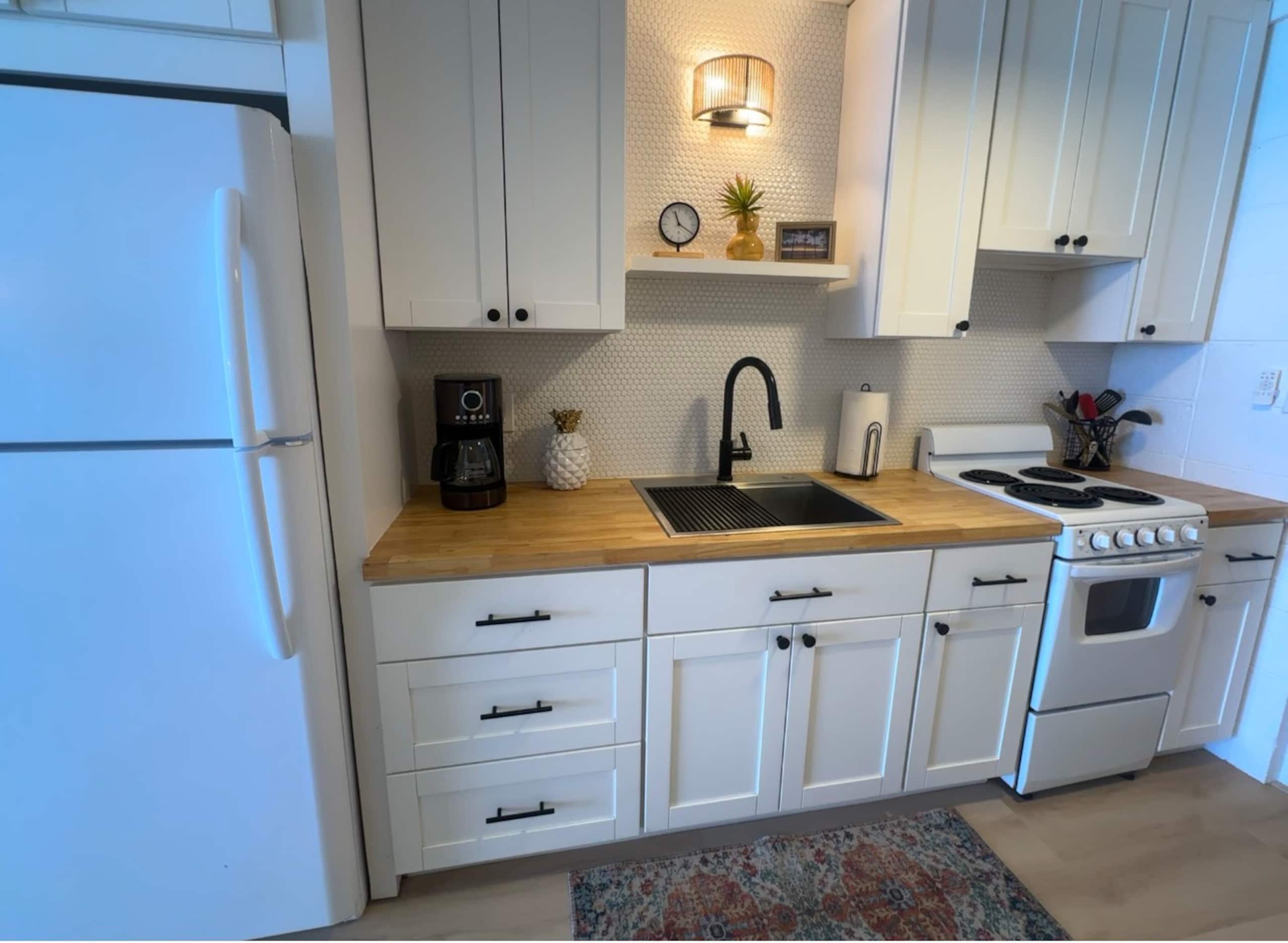 Boutique oceanfront Condo Studio Aug/Sep specials  - Image 2