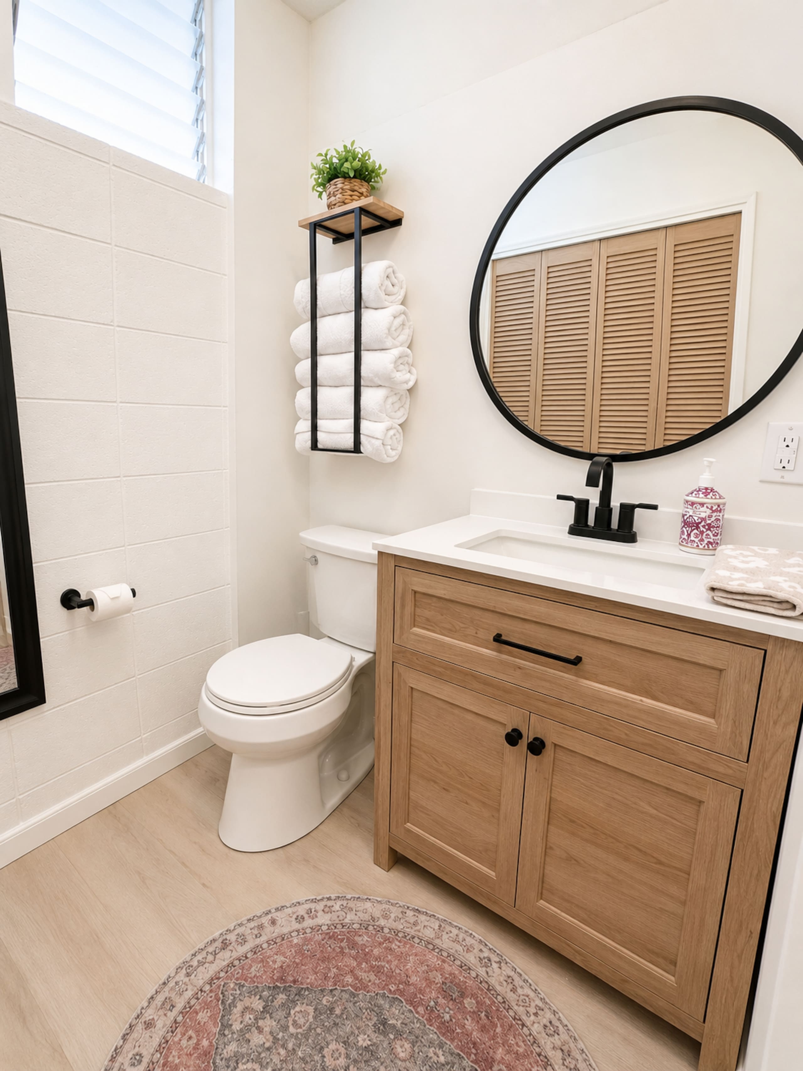 Boutique oceanfront Condo Studio Aug/Sep specials  - Image 17