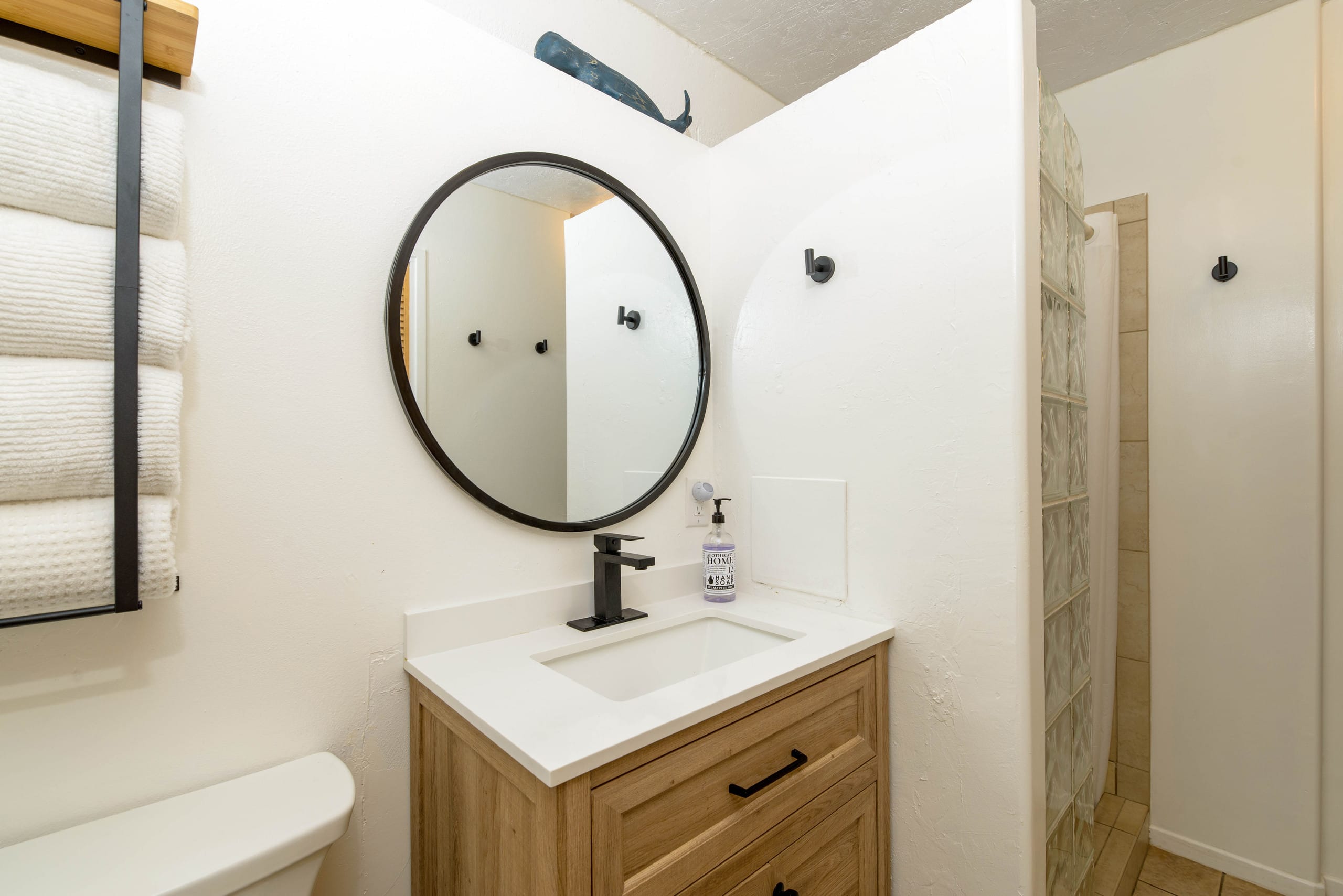 Boutique oceanfront Condo Studio Aug/Sep specials  - Image 16