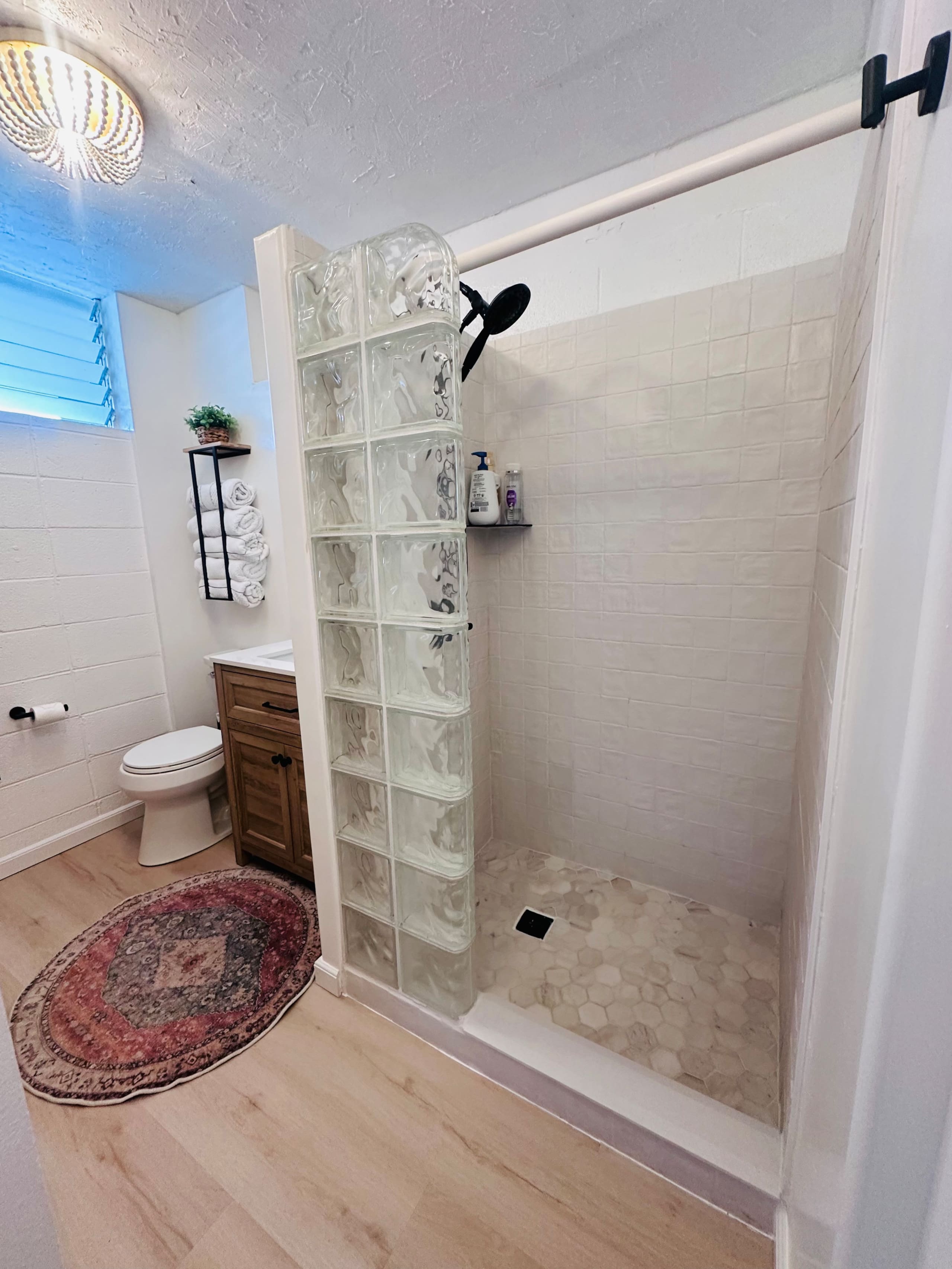 Boutique oceanfront Condo Studio Aug/Sep specials  - Image 18