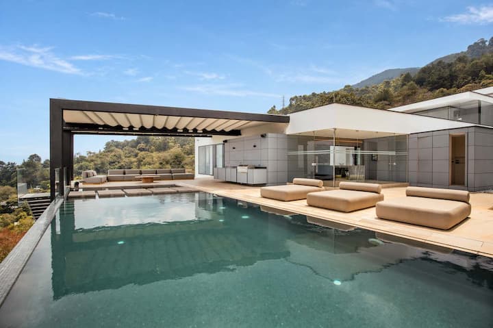 Luxury Skyline Villa with Pool