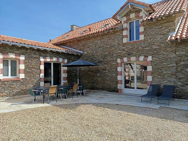 Escapade En Turquoise managed Airbnb listing 1