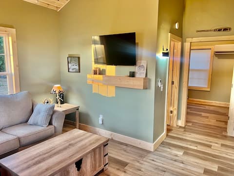 Top Airbnb: Hidden Gem cabin in West Tennessee Rural