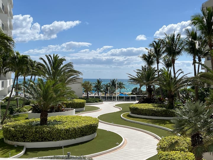 Oceanview Apartment With Balcony & Free Parking - Bahamas