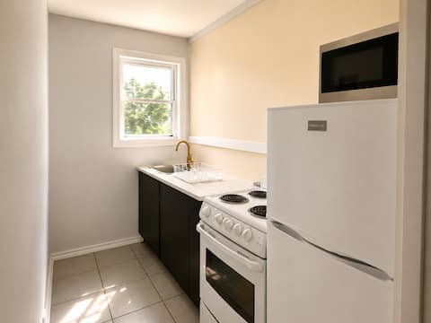 Top performing Airbnb: Upper level unit free parking (it is not basement) in Etobicoke North