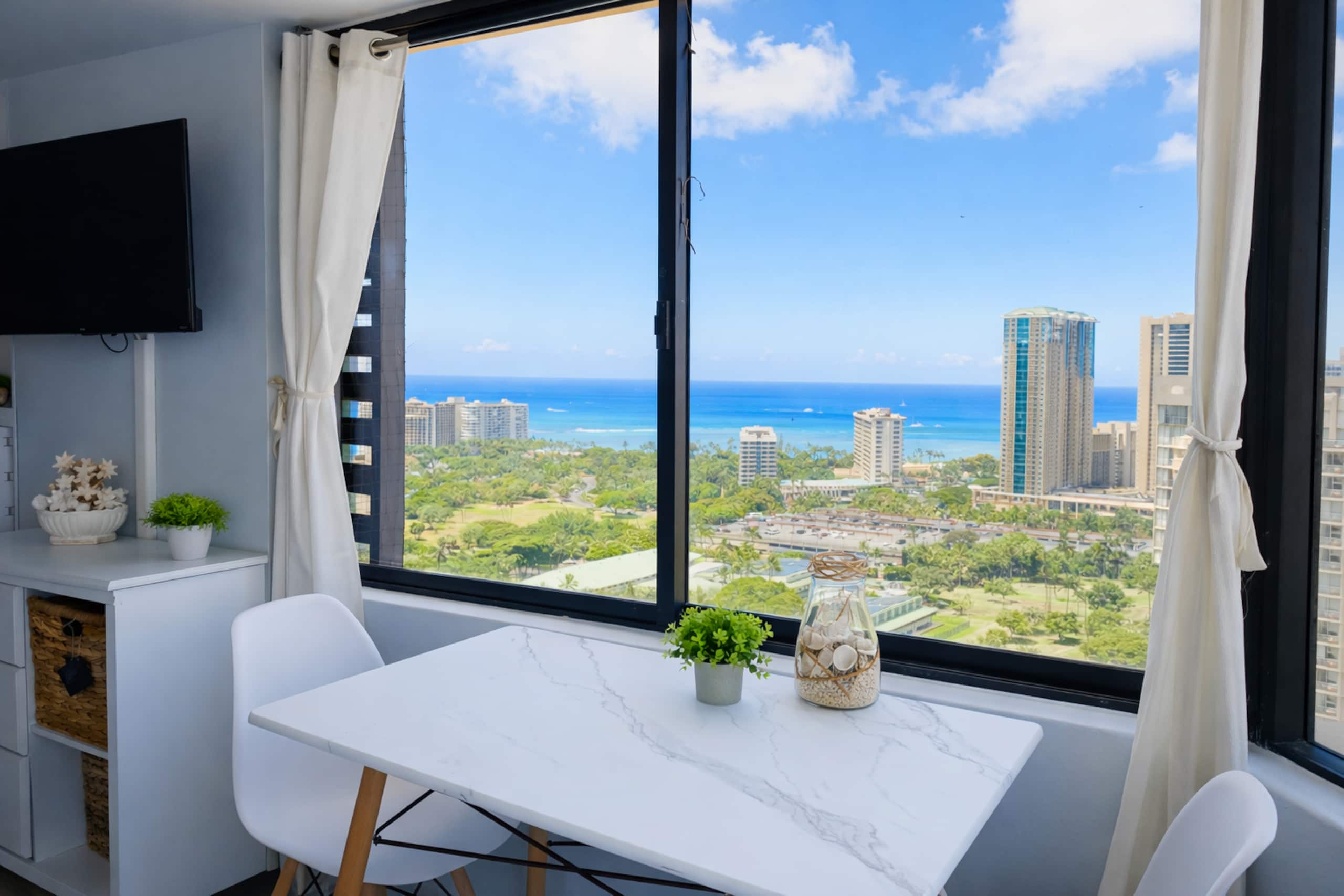 Scenic 32F Oceanview Accommodation A + B - Image 7