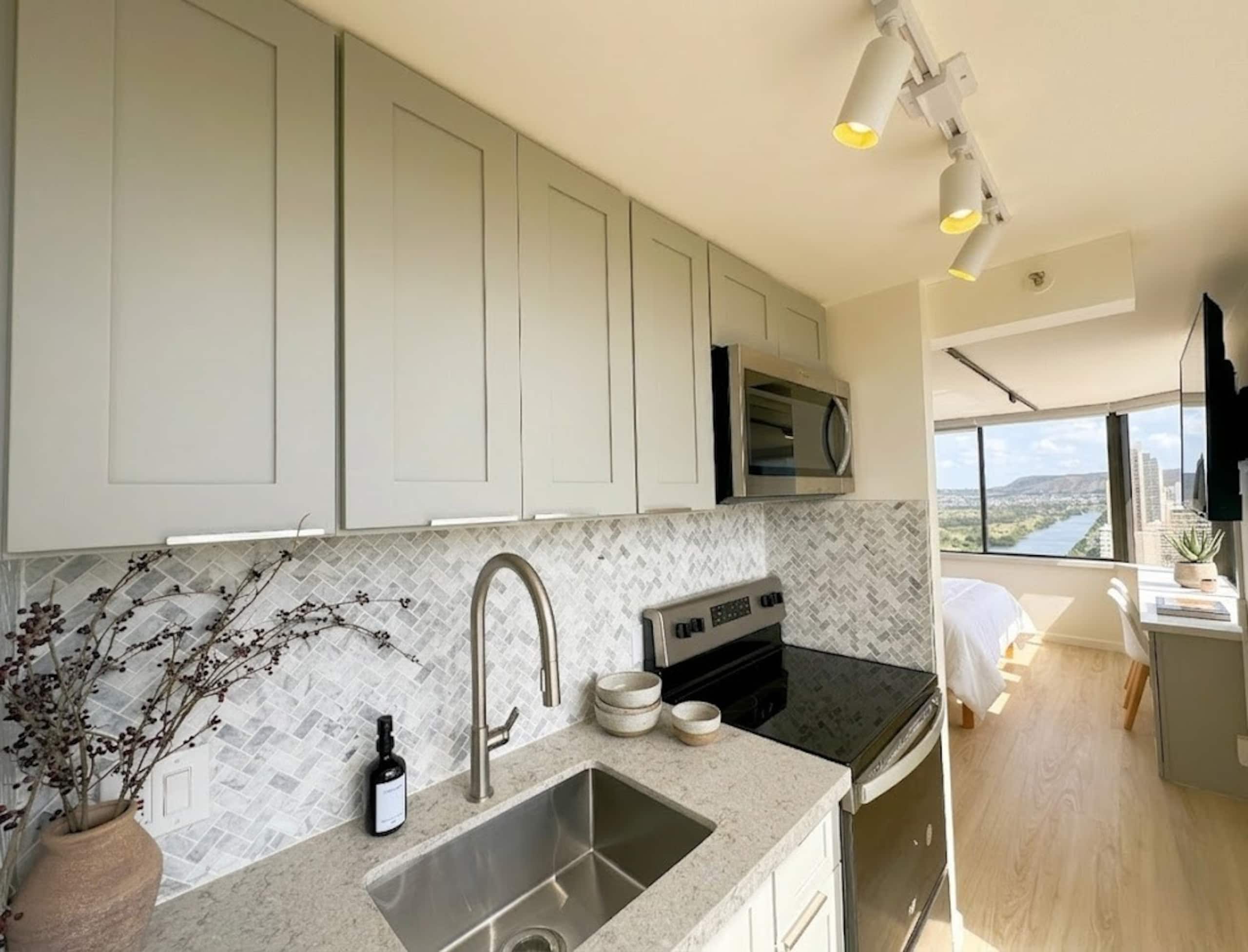 Panoramic Ocean Views: 33F Rare Corner A + B Units - Photo 3