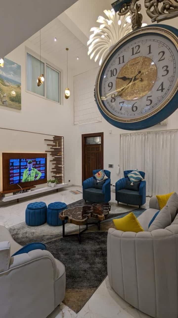 Living room image 6