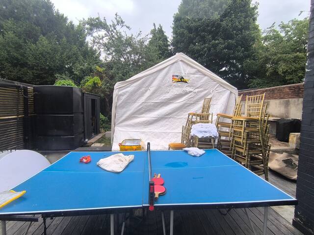 Huge 8 bed – Sleeps 26 – 25 mins to Central London gallery image 3