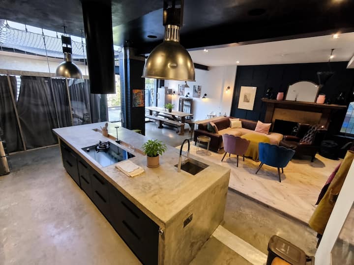 Huge 7 Bed - Sleeps 22 - 25 Mins To Central London - London