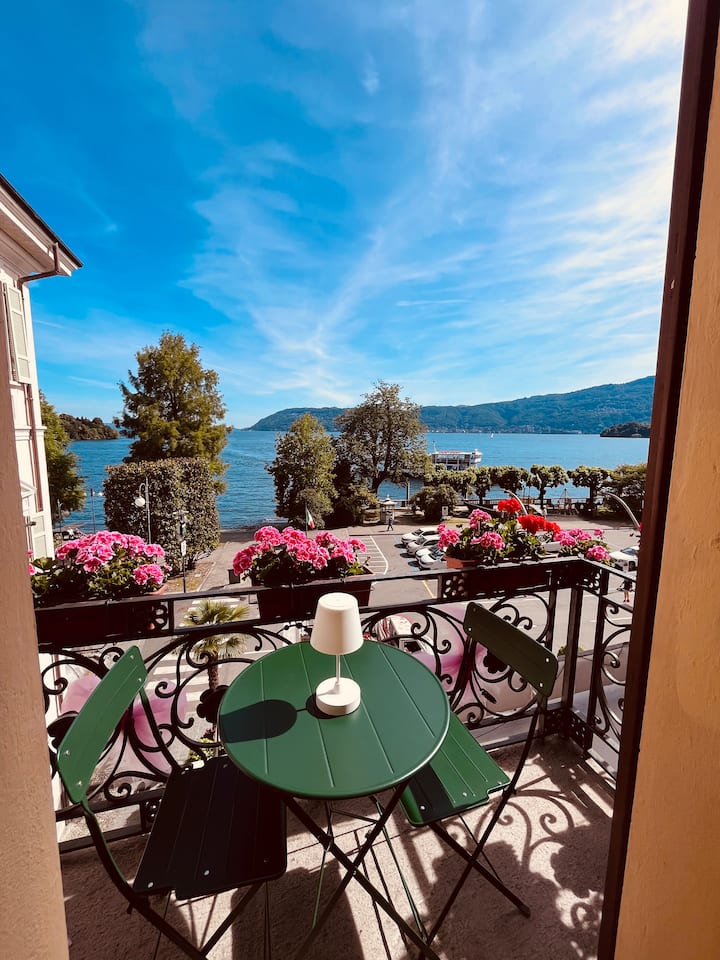 Isola Bella large charming accommodation overlooking the lake