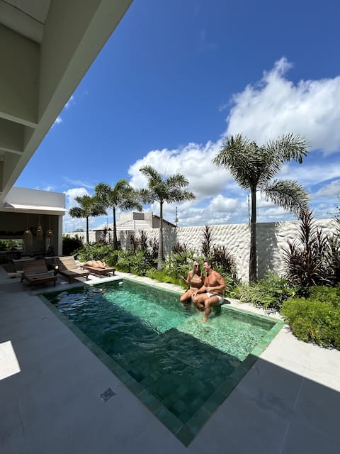 Casa Aviv: Swimming Pool, Garden and Hospitality